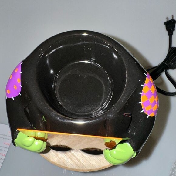 NEW SCENTSY WAX WARMER "COUNTDOWN TO HALLOWEEN " - Picture 2 of 3